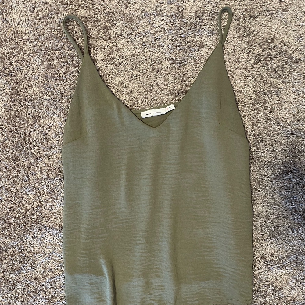 Skylar Madison sage green crop tank, Size small
